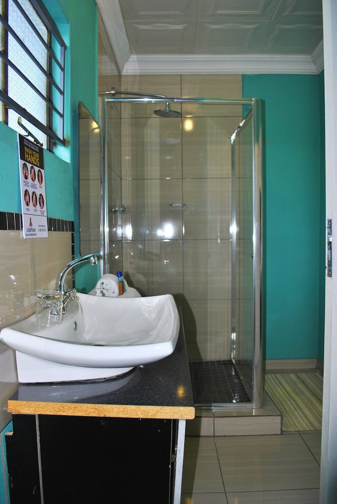 Lapologa Bed And Breakfast 34/34