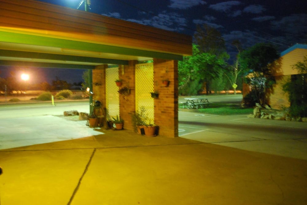 Abajaz Motor Inn 6/52