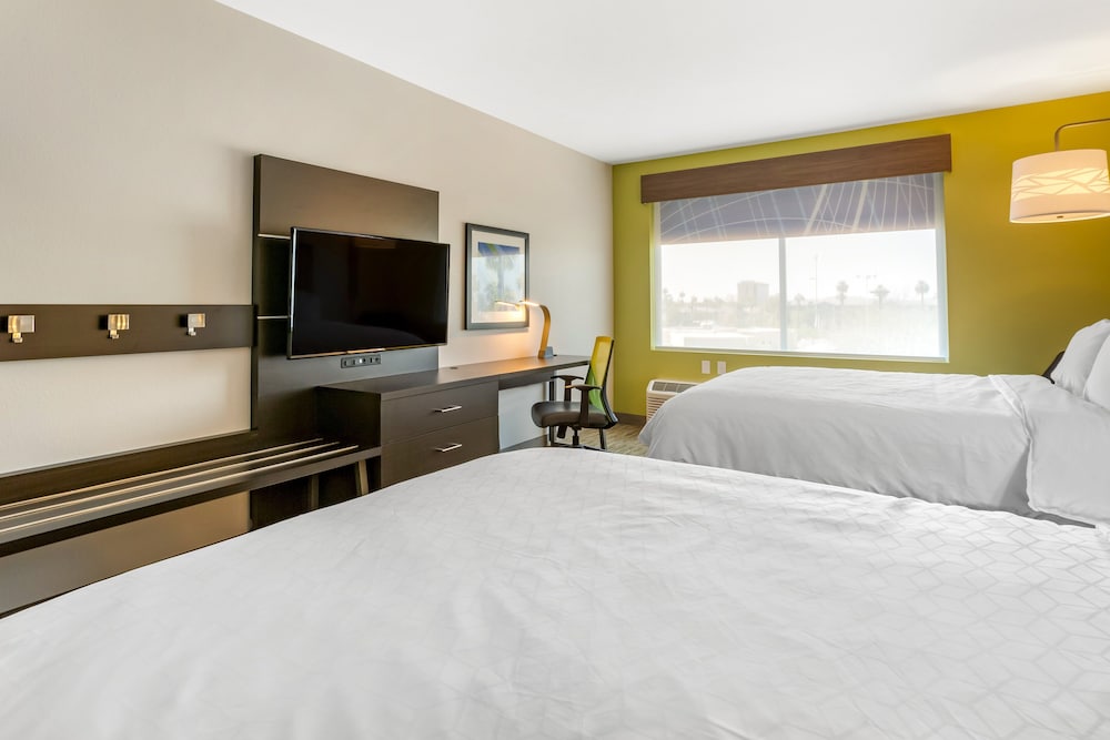 Holiday Inn Express Suites Phoenix Dwtn State Capitol 17/58