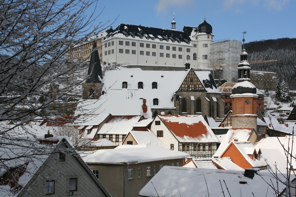 Hotel Zum Burgergarten 3/50