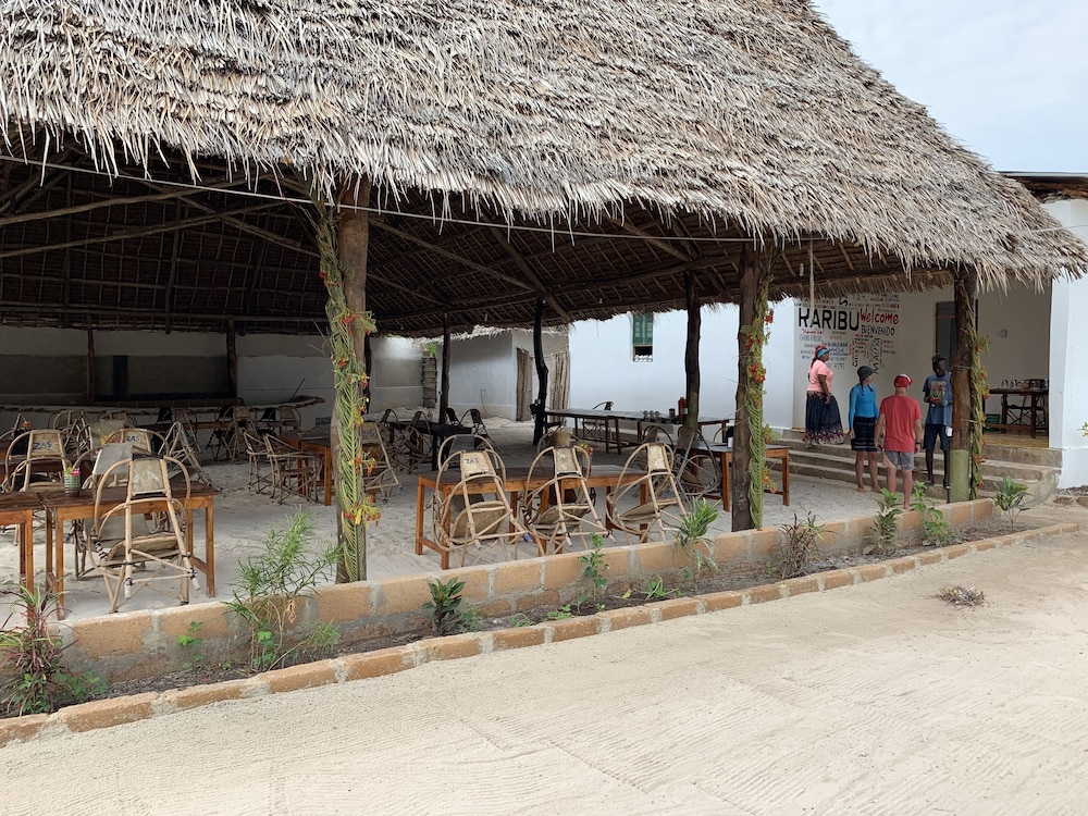 Jambo Beach Bungalows - Hostel 32/50