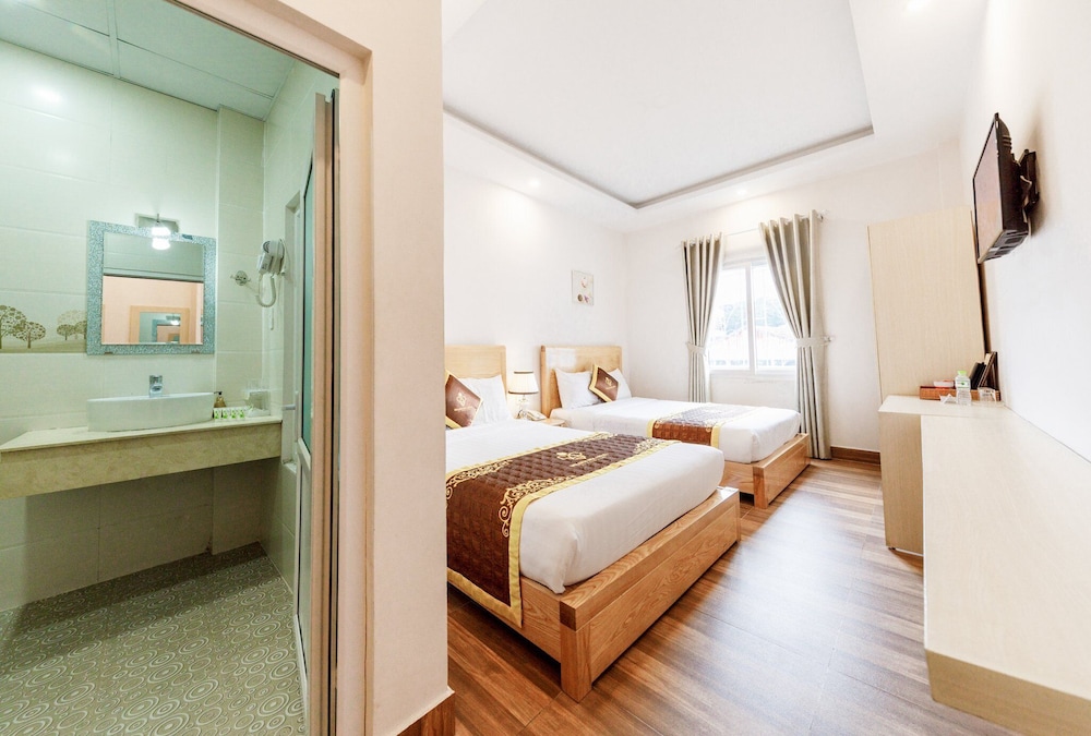 Golden Bee Hotel 32/59