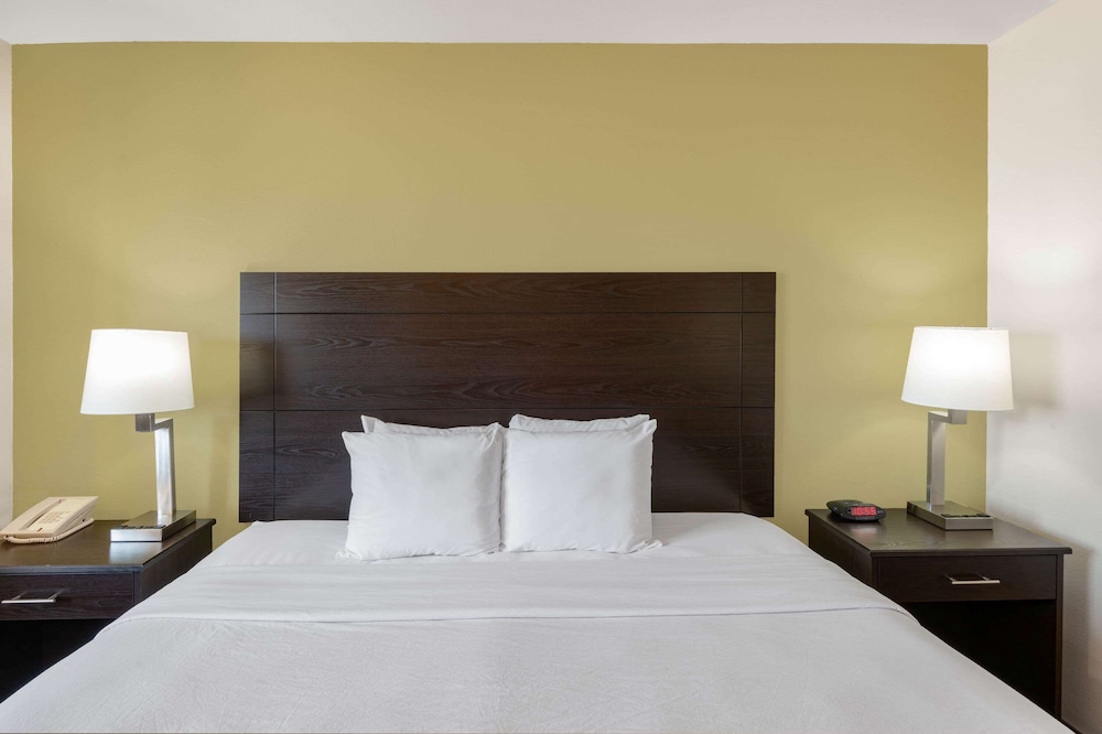 Baymont By Wyndham Farmington 12/41
