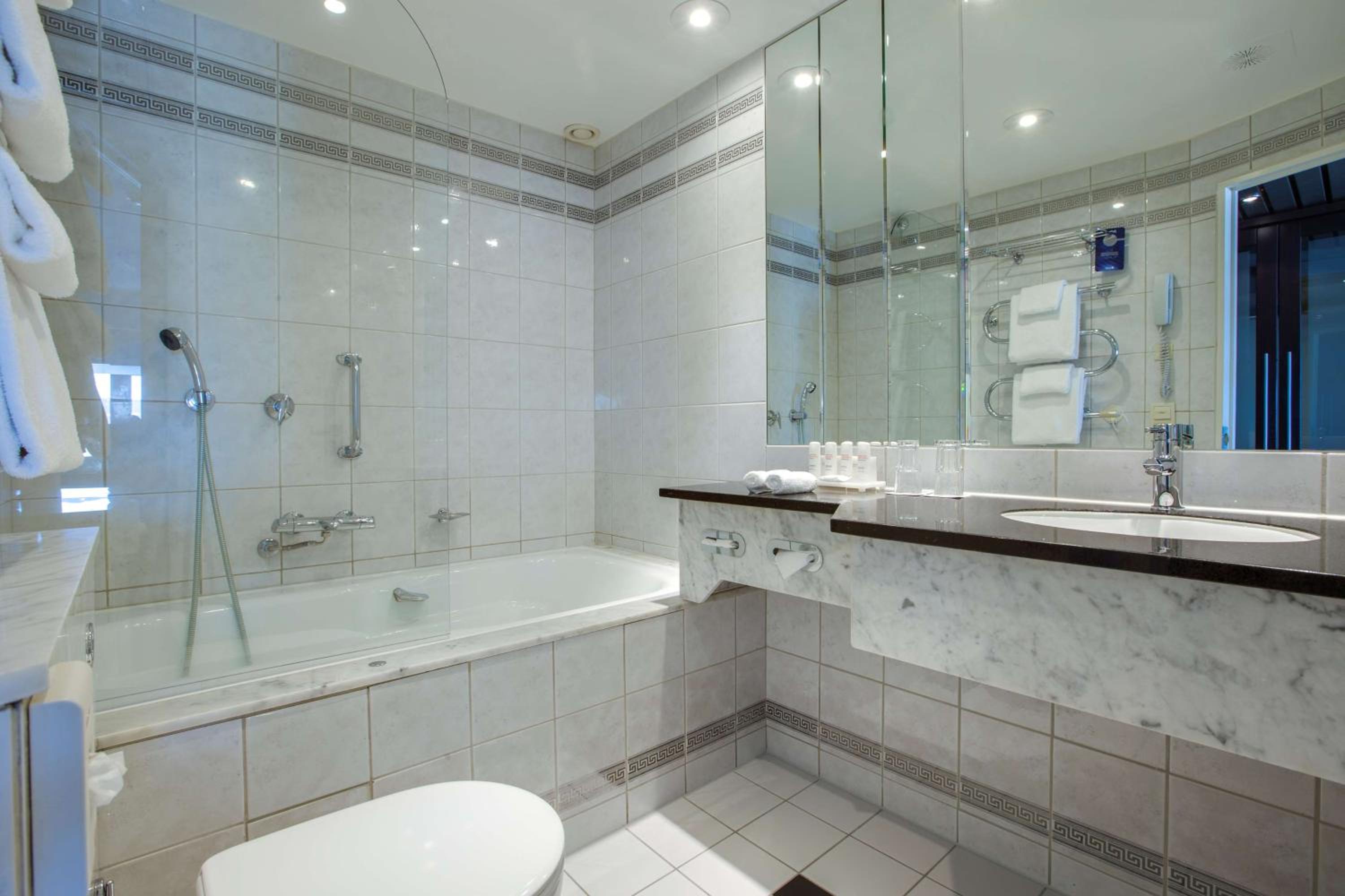 جناح، Radisson Blu Plaza Hotel Oslo 3/4