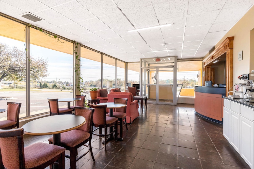 Econo Lodge Gaffney 27/34