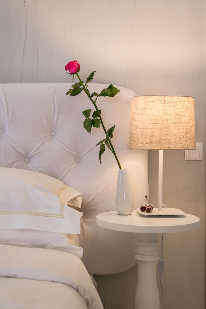 Mythical Blue Luxury Suites 23/50