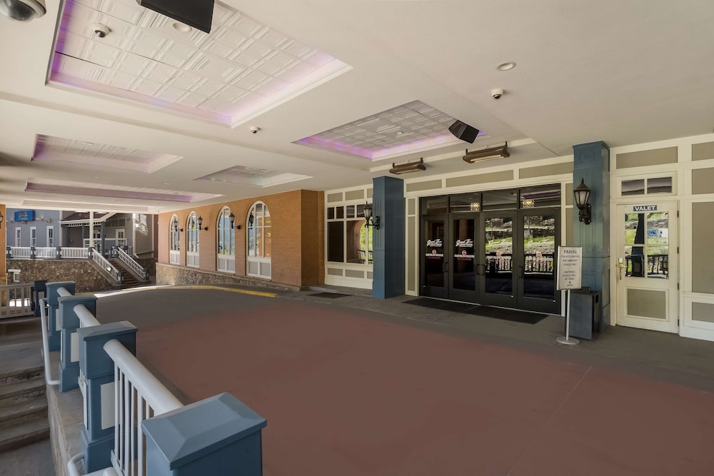 Grand Z Hotel Casino by Red Lion Hotels 32/57