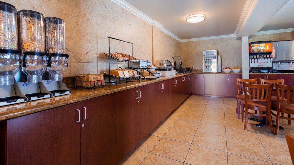 Lompoc Valley Inn and Suites 25/33