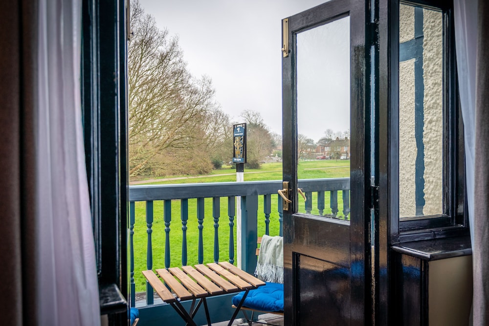 CROWN INN 26/33