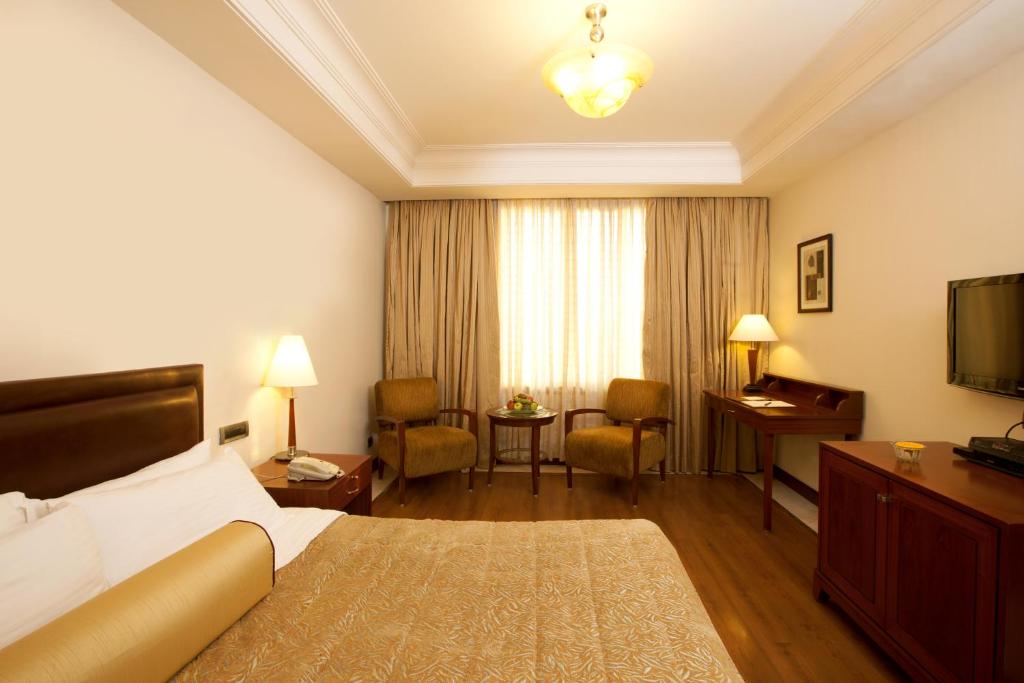 Deluxe Suite