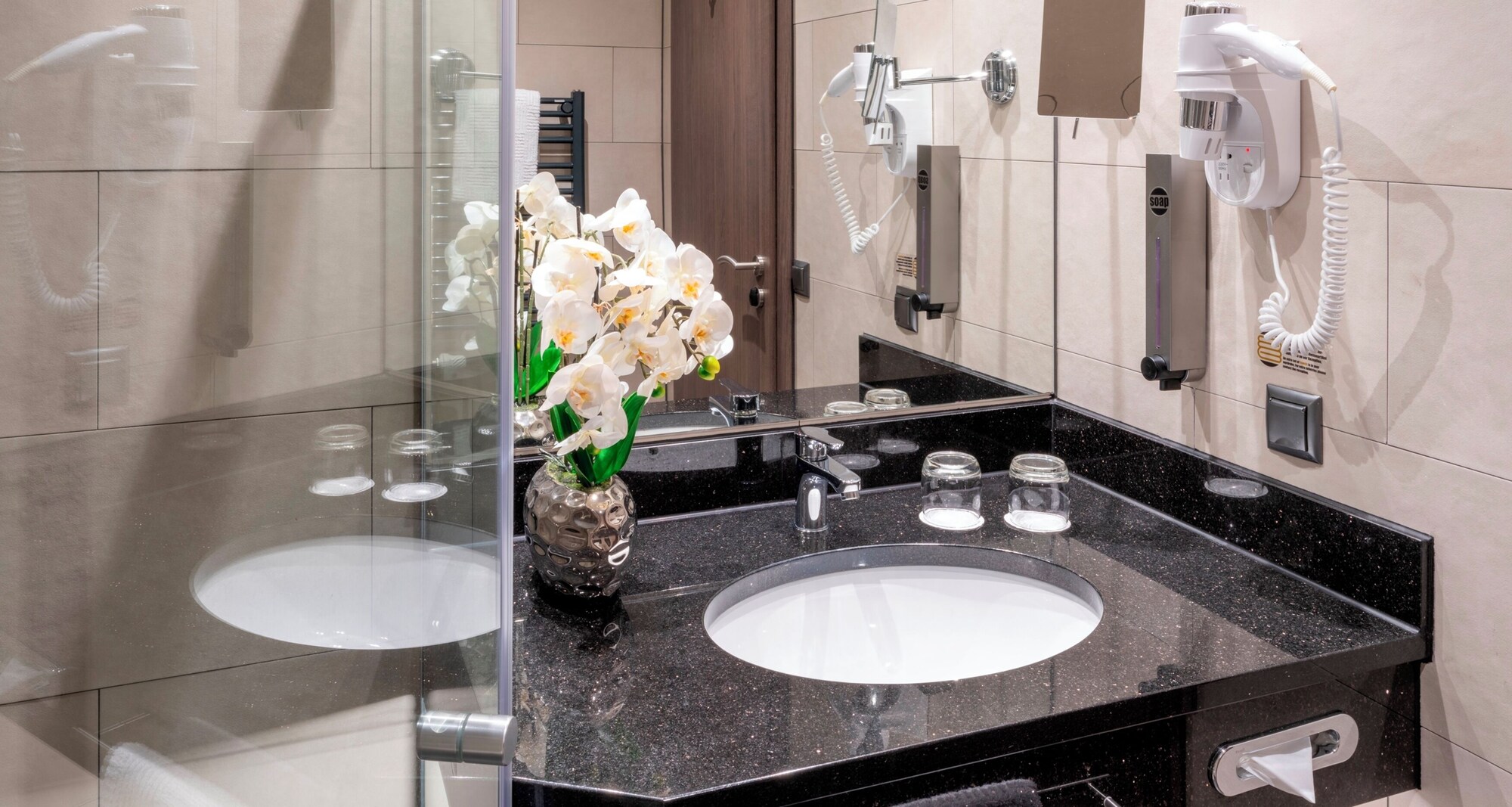 غرفة كومفورت بسريرين منفصلين بإطلالة على المتنزه، PLAZA Premium Parkhotel Norderstedt 4/5
