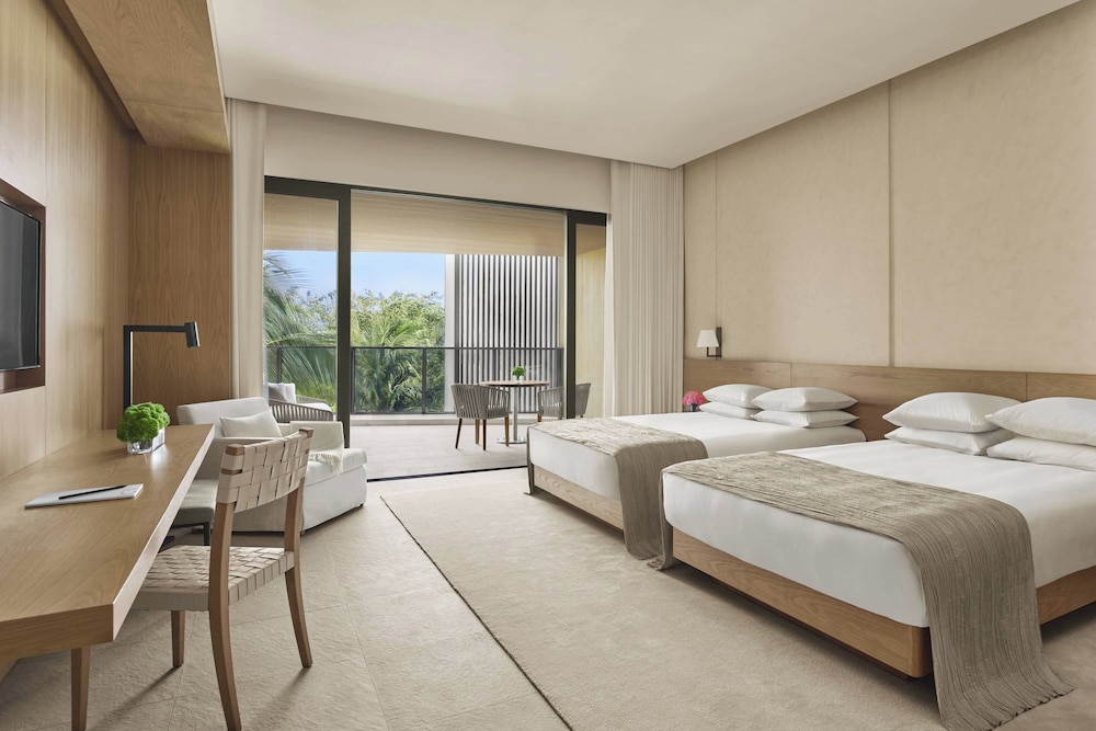 Room, 2 Double Beds, Ocean Front، The Sanya Edition 2/7