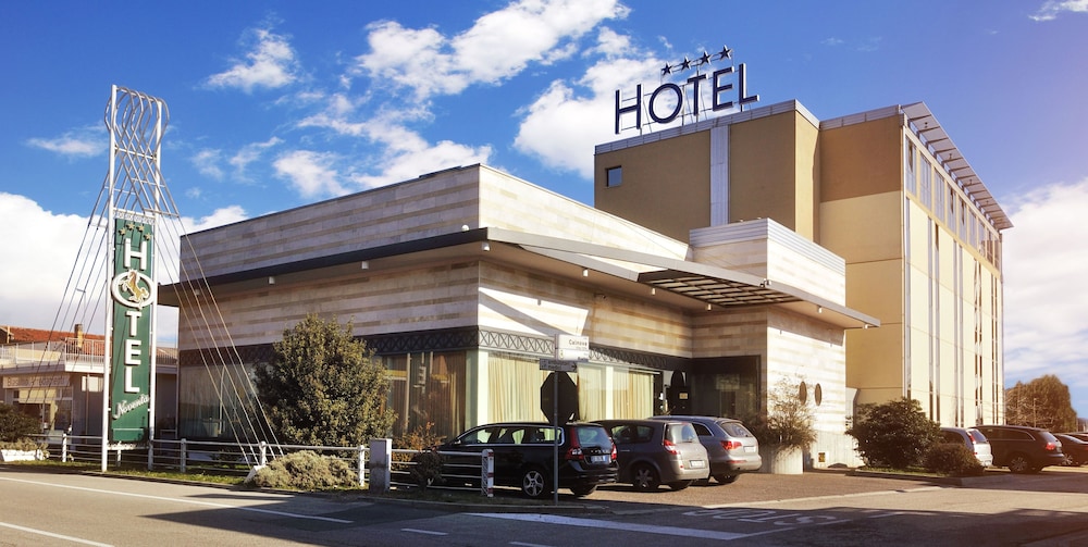 NOVENTA HOTEL 48/54
