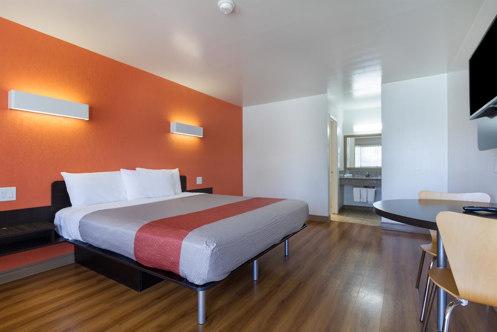 Motel6 Claremont, CA 28/54