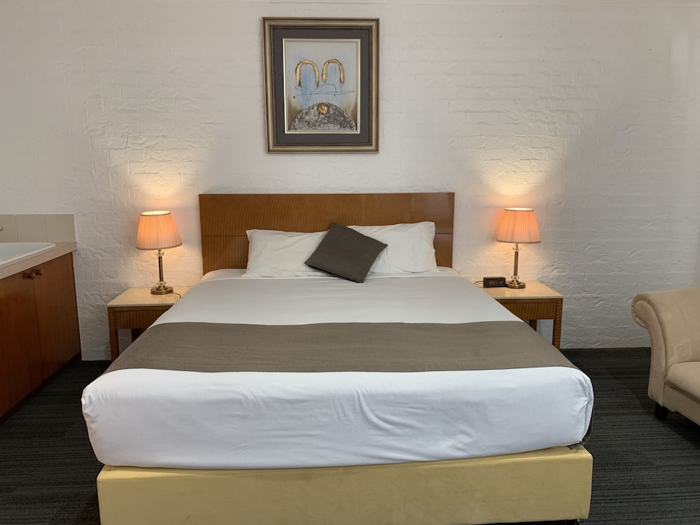 SWAGGERS MOTOR INN(FORMERLY Sundowner Yass) 13/46