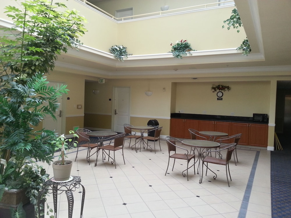 Gateway Inn and Suites Hotel 36/46