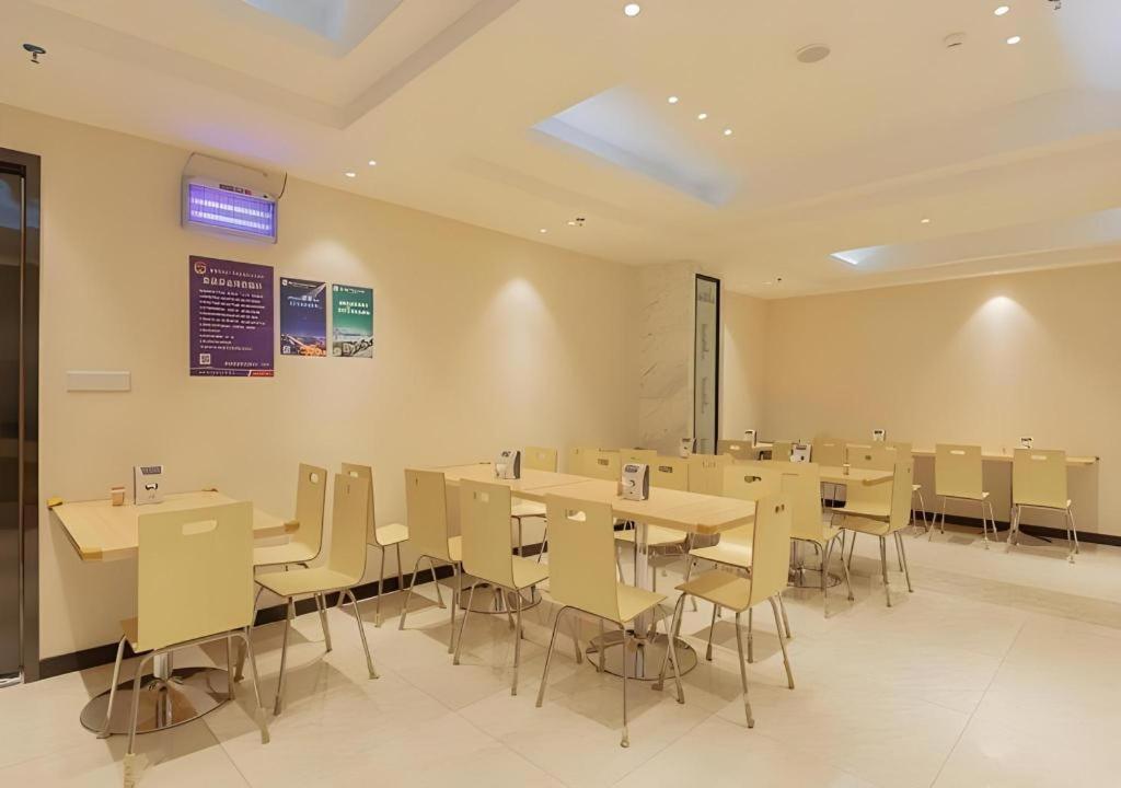 City Comfort Inn (Liuzhou Wuxing Pedestrian Street) 50/54
