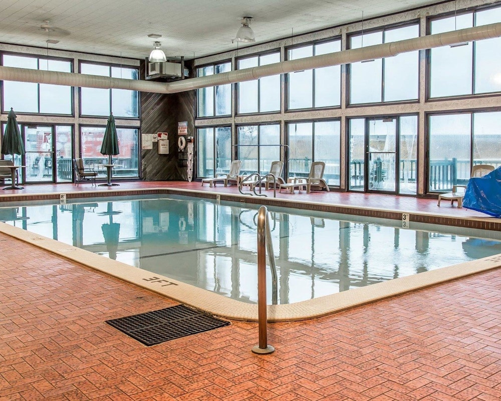 Quality Inn Gaylord MI 28/40