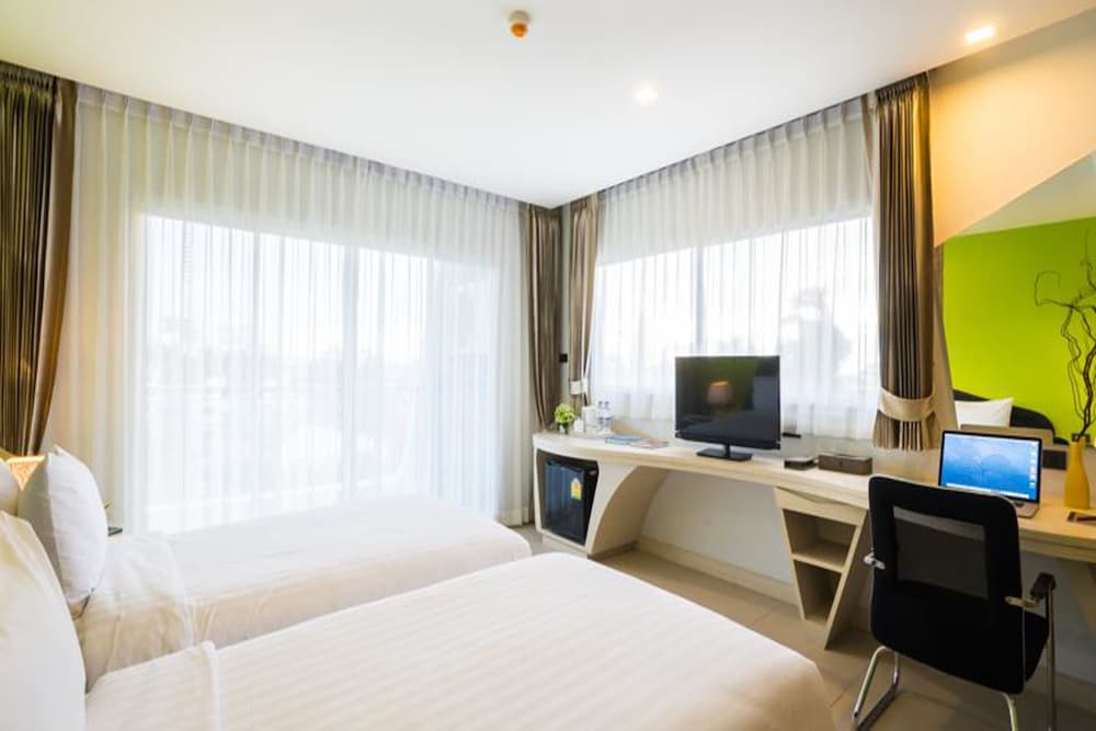 DELUXE, TWIN BEDS