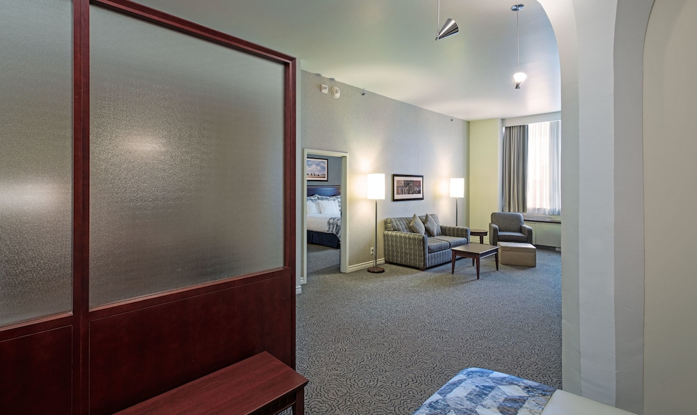 Le Square Phillips Hotel And Suites 8/45