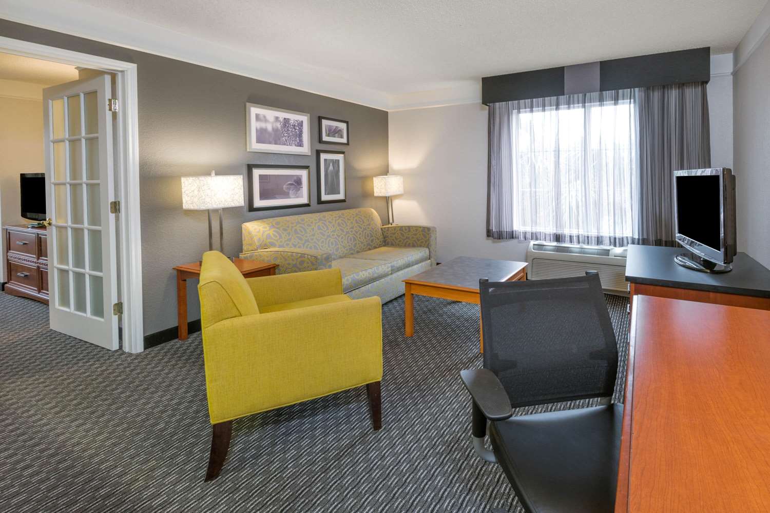 La Quinta Inn & Suites by Wyndham San Antonio Riverwalk 27/53