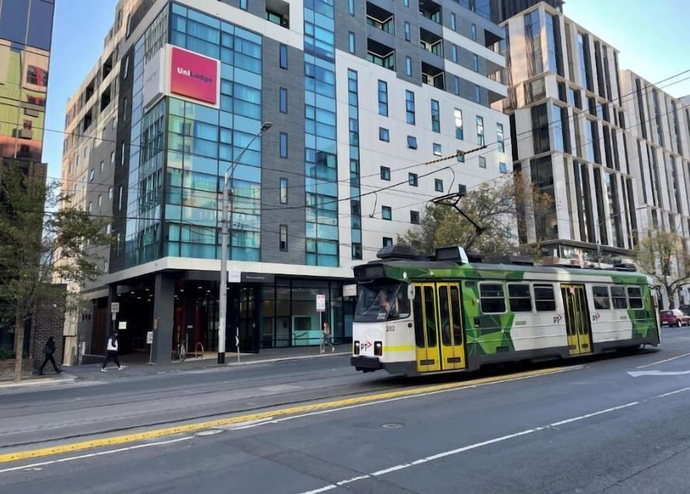 Essence Hotel Carlton 47/55