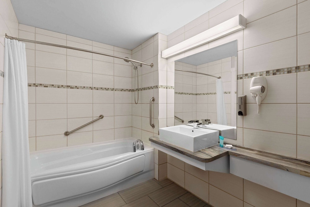 Travelodge by Wyndham Roberval 38/40
