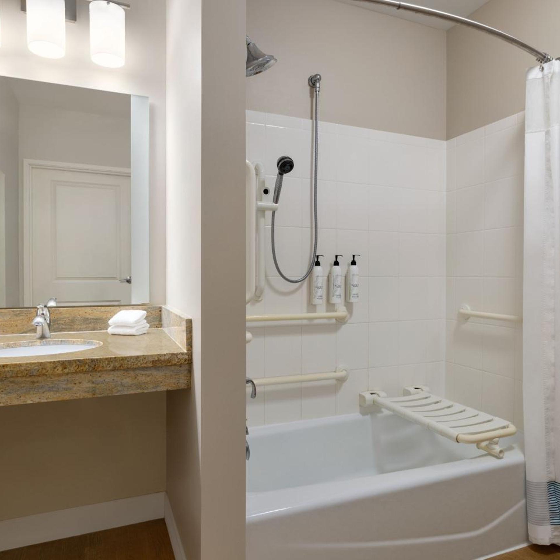 2 Bedrooms, Suite