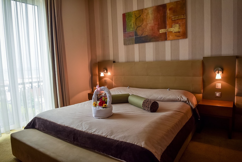 Iaki Hotel 15/50