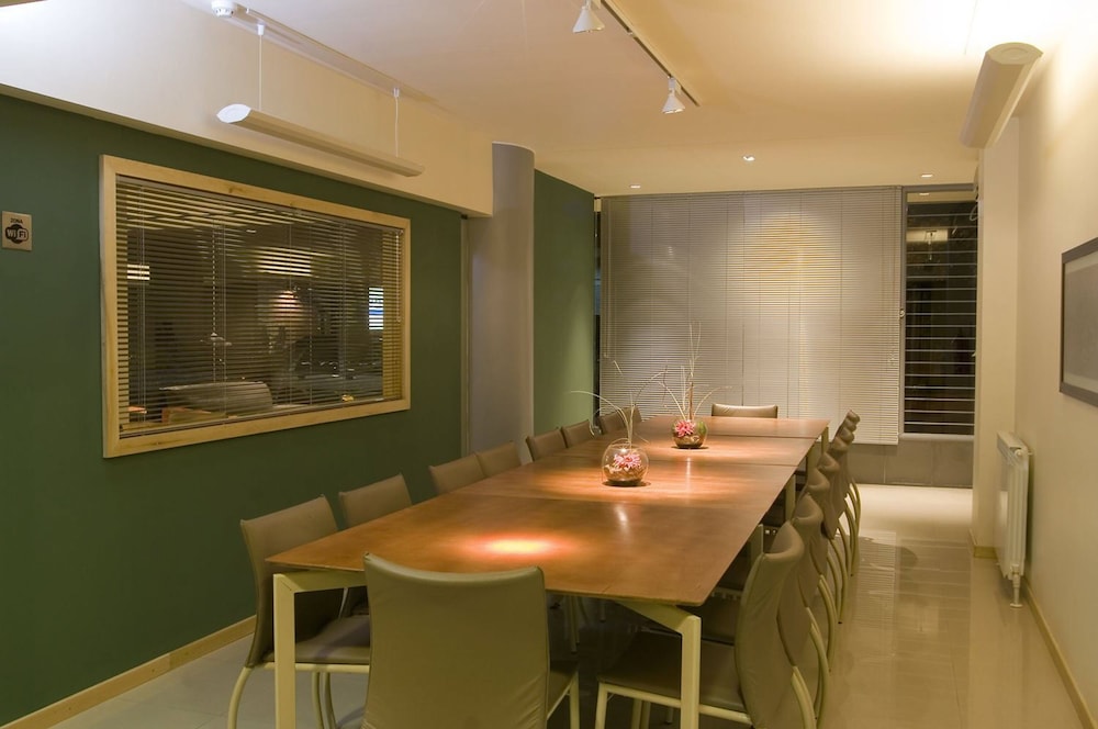 Urbana Class Hotel 12/16