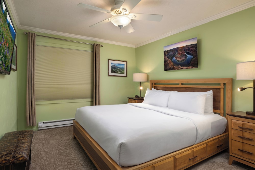Condo, Premier, King and Queen Bed