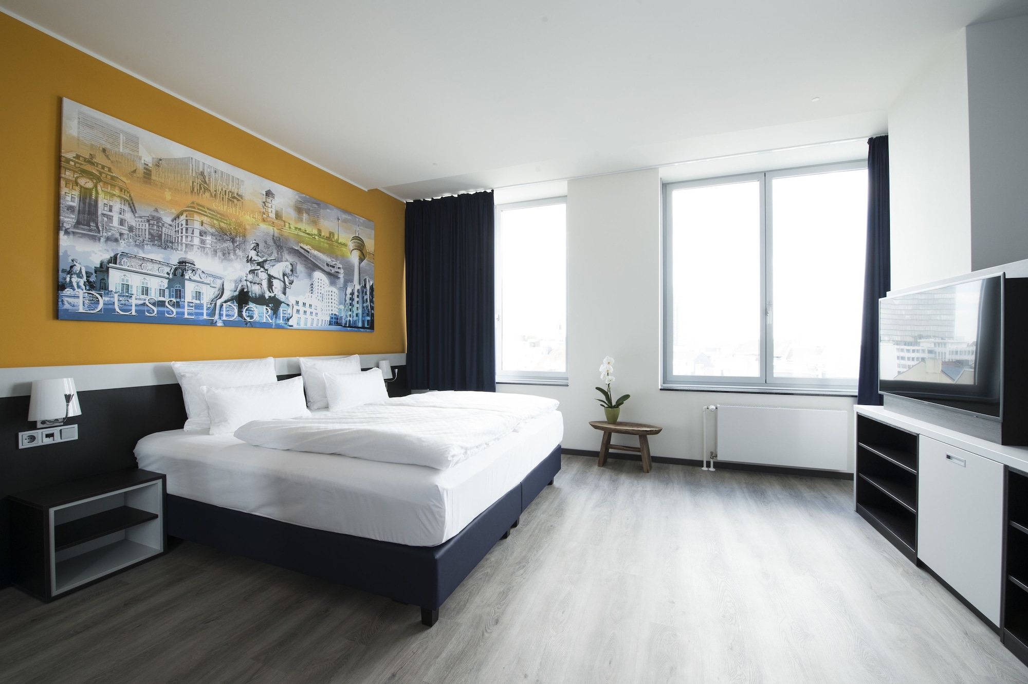 SUITE, CITY VIEW