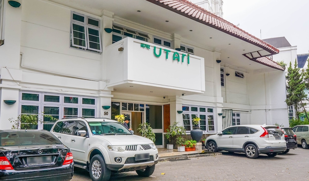 Collection O 1452 Hotel Utari 42/44