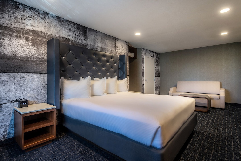 Camelot Inn And Suites 19/62