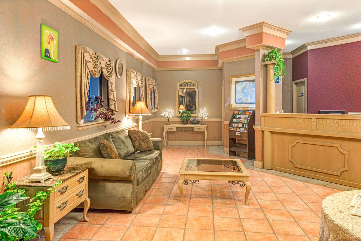 Days Inn & Suites by Wyndham Osceola AR 13/19