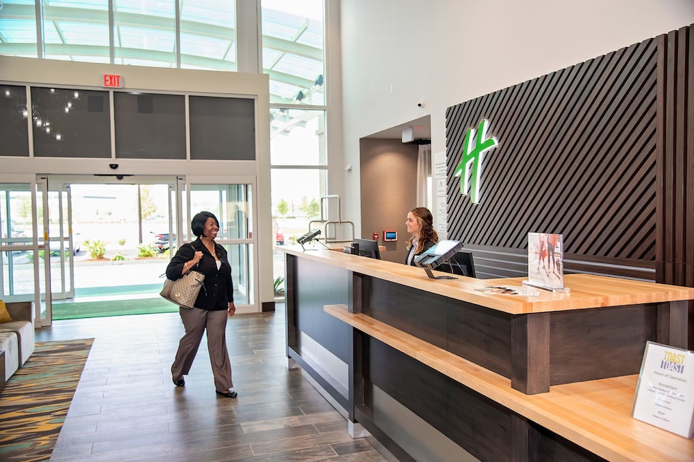 Holiday Inn Suites Savannah Airport Pooler 8/74