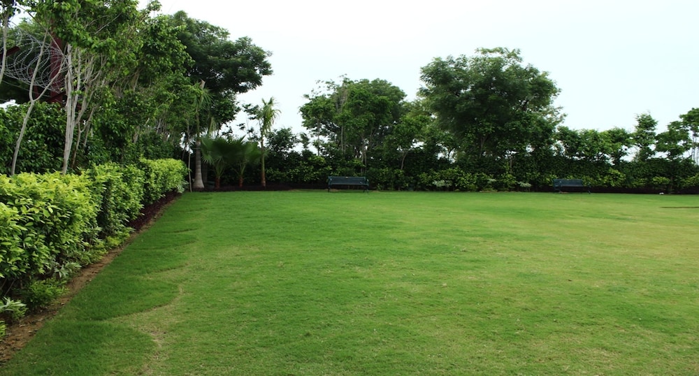 Nidhivan Sarovar Portico Vrindavan 54/58
