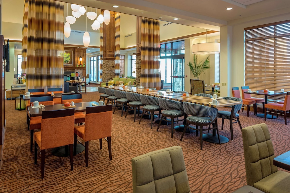 Hilton Garden Inn Uniontown 38/51