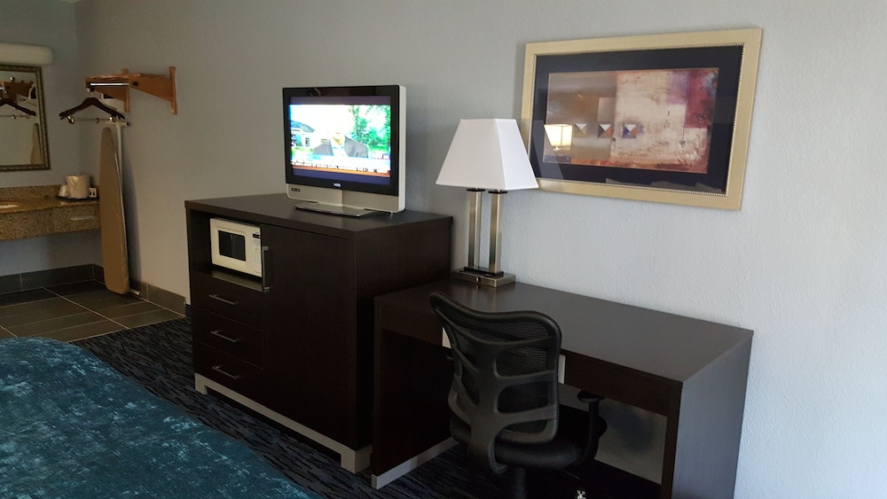 Scottish Inn Savannah South 18/26