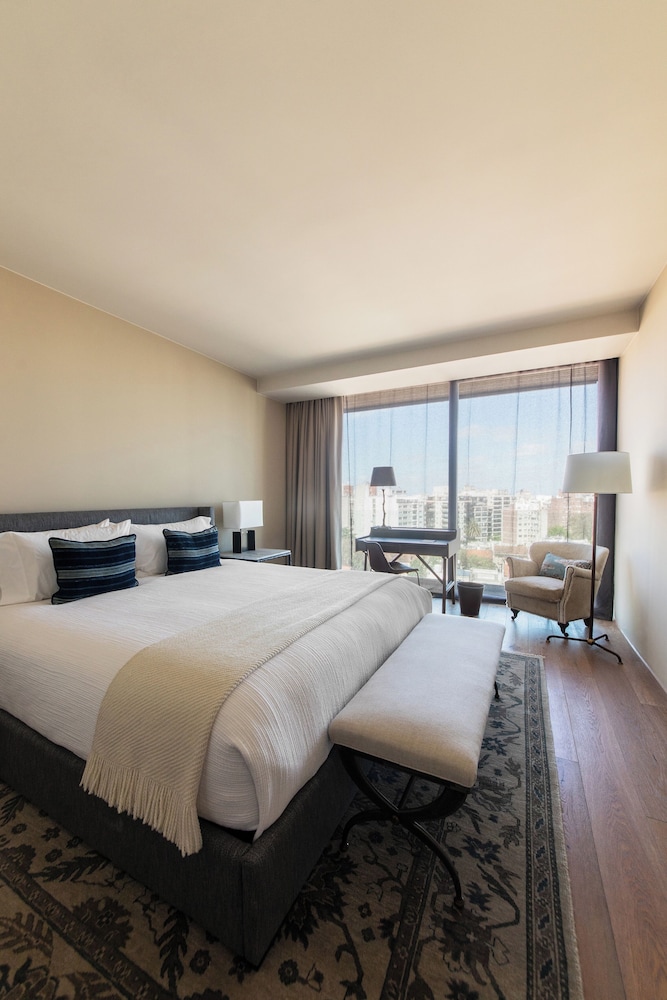 CONNECTING, KING BED