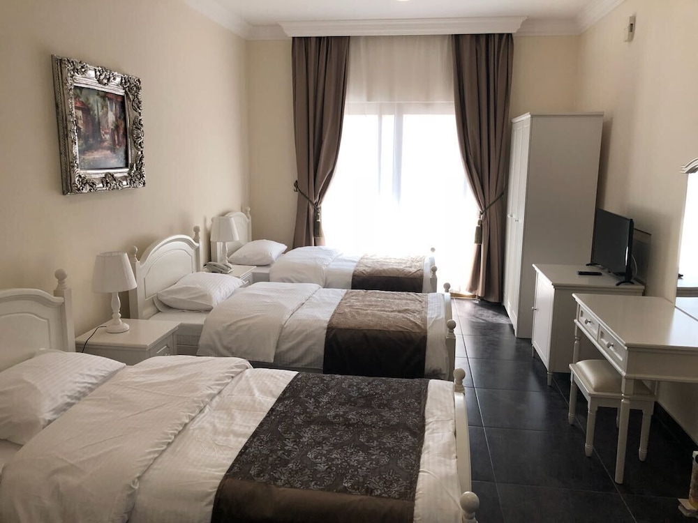 Royal Hotel Sharjah 16/24