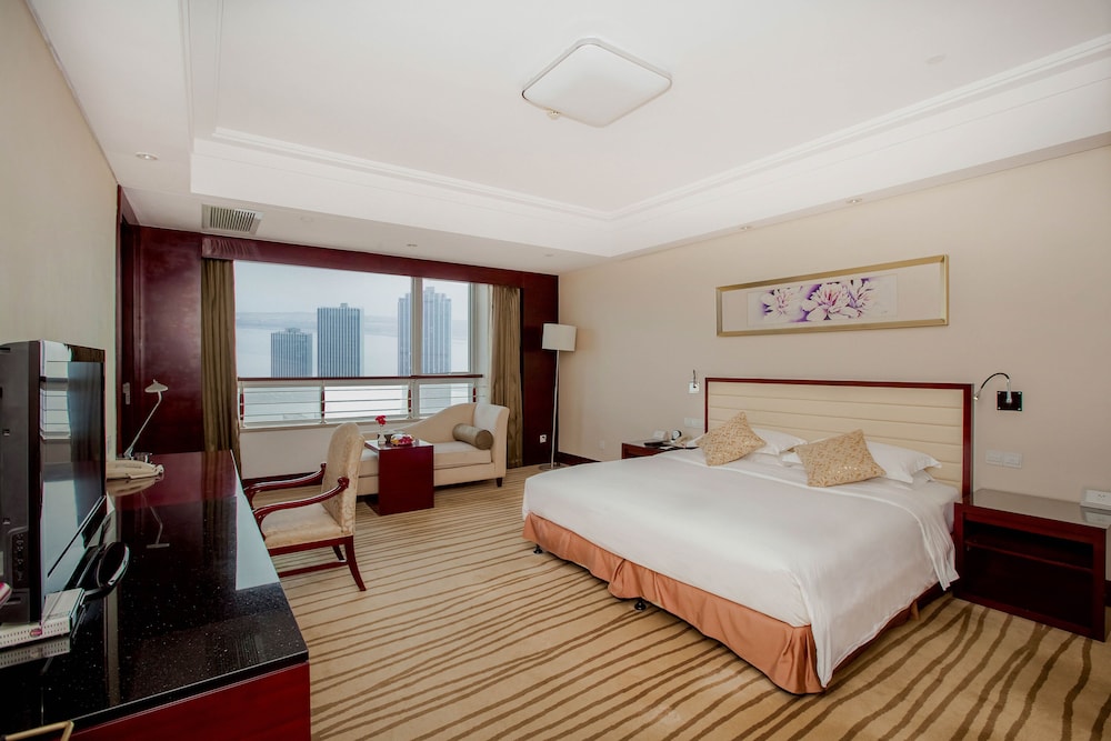 New Century Hotel Qingdao 12/73