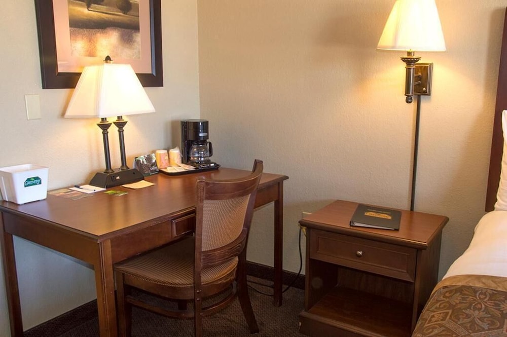 Greenstay Hotel and Suites St James 45/62