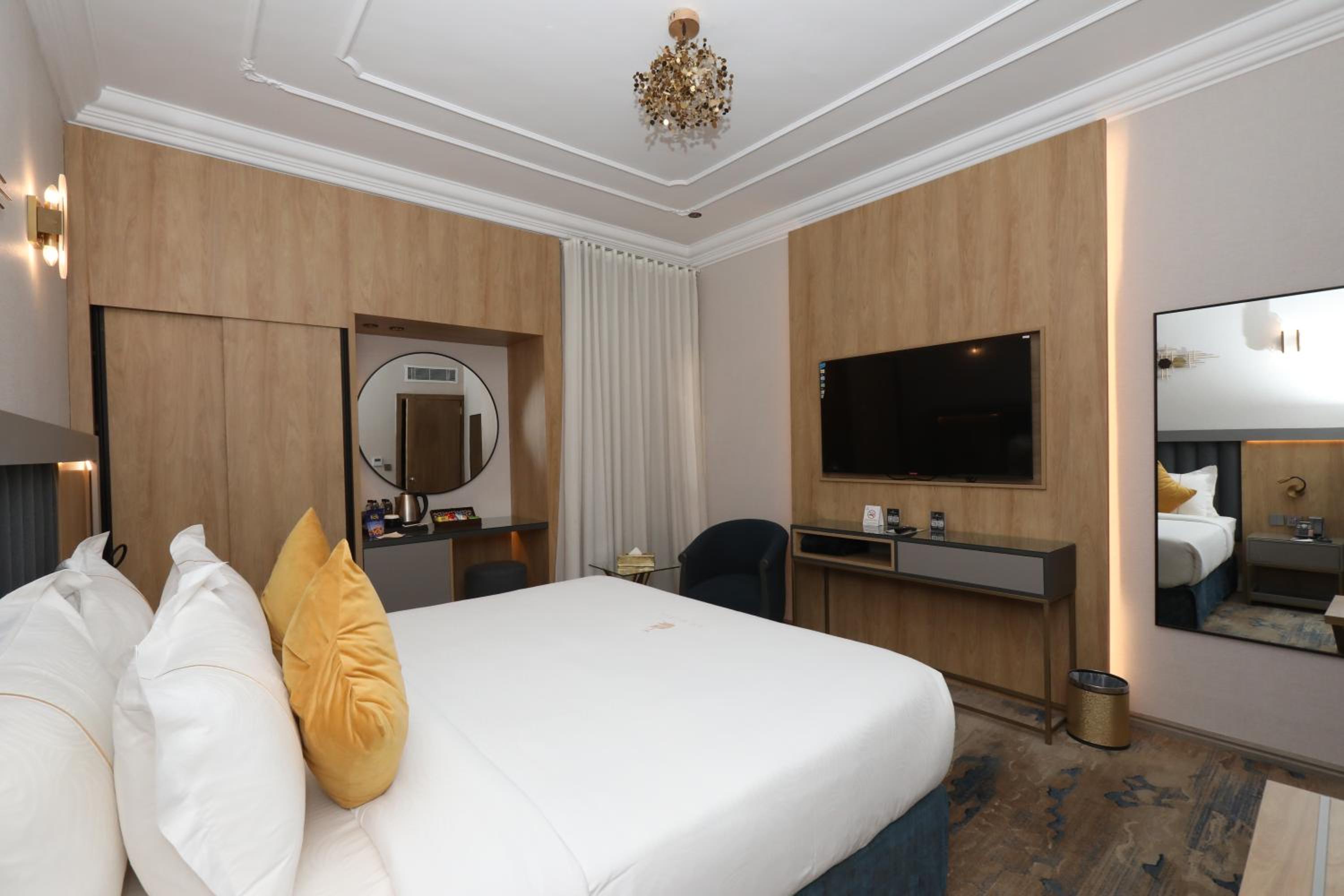 غرفة قياسية بسرير كينج وسرير كوين، فندق ايه دبليو الرياض(AW Hotel Riyadh) 9/10