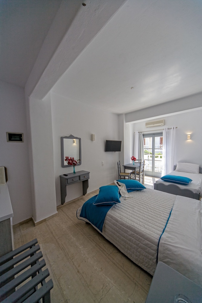 Blue Waves Hotel 13/70