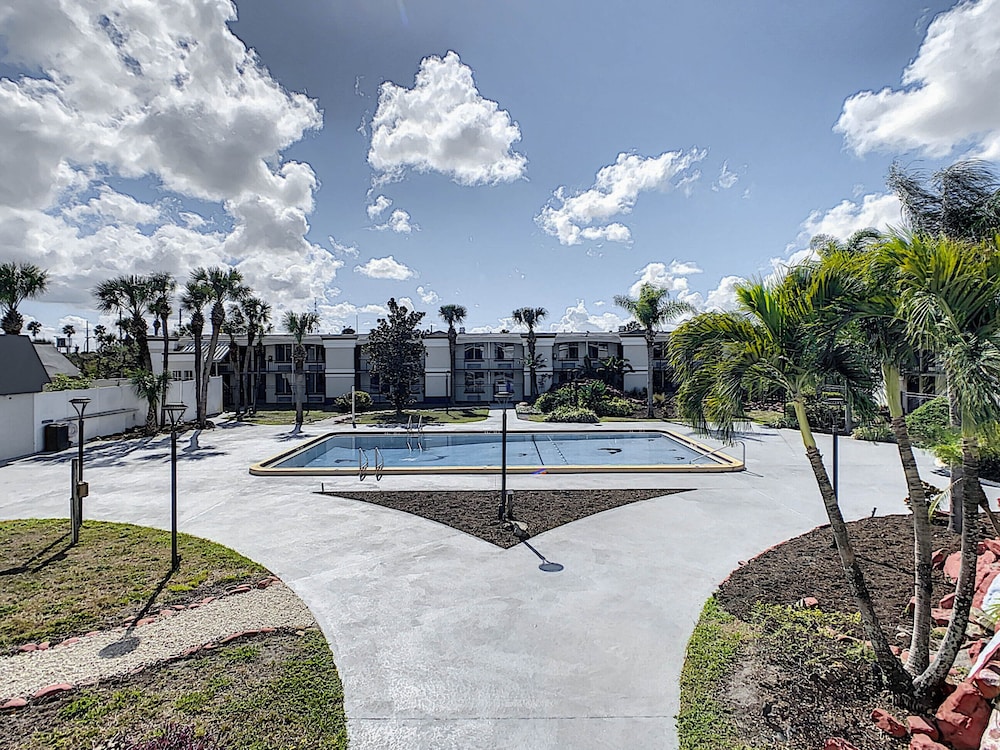 Stayable Suites Orlando 13/16