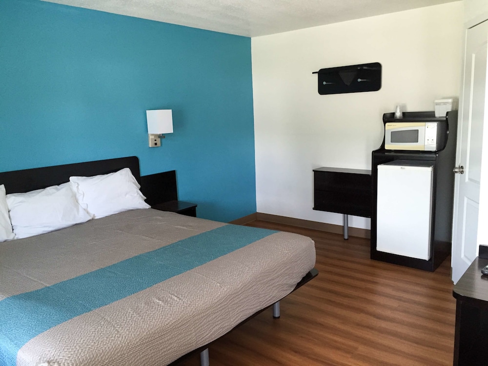 Motel6 Prairie Du Chien, WI 17/45
