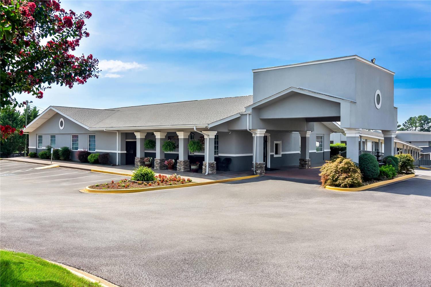 Quality Inn & Suites Greenville - Haywood Mall 1/28