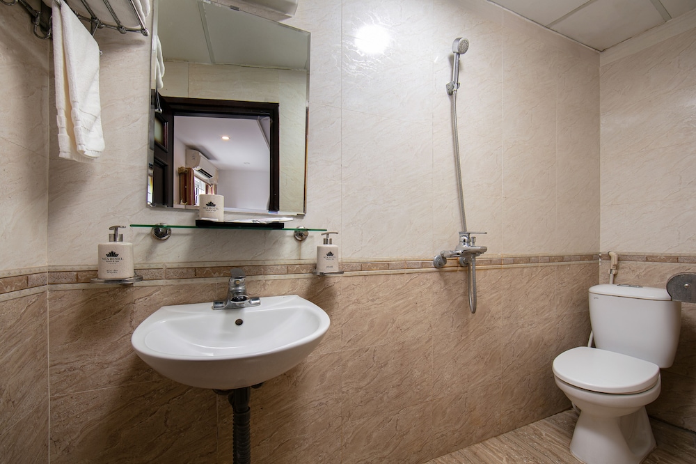 غرفة سوبيريور بسرير مزدوج، Duc Trong Hotel Hanoi 4/4