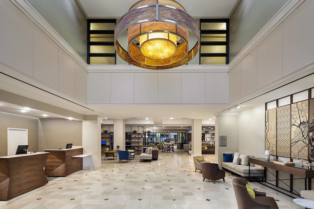 Sheraton Suites Market Center 29/49